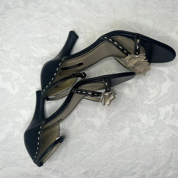 Fioni Black Open Toe High‎ Heels with Faux Flowers Size 7 - Picture 10 of 12